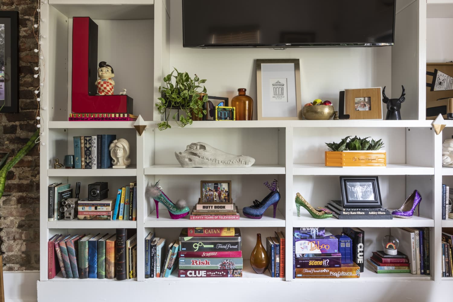 How to Dust Books Like a Pro, According to Marie Kondo Apartment Therapy